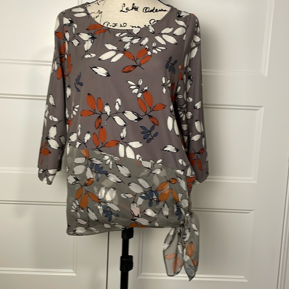 ClothesHead gray floral blouse, size medium